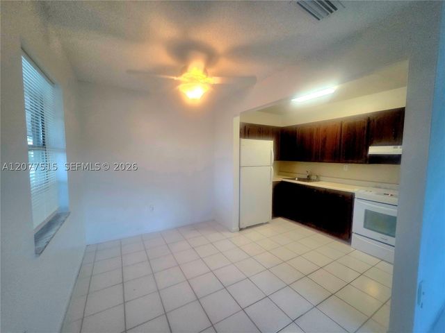 4030 SW 61st Ave 8, Davie, FL 33314