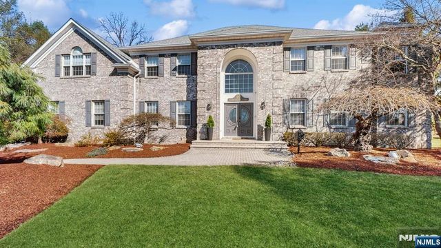 19 Hubbard Court, Allendale, NJ 07401