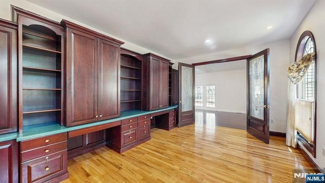 19 Hubbard Court, Allendale, NJ 07401