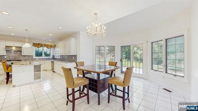 19 Hubbard Court, Allendale, NJ 07401