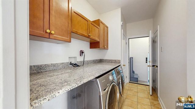 19 Hubbard Court, Allendale, NJ 07401