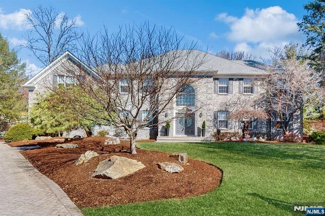 19 Hubbard Court, Allendale, NJ 07401