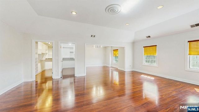 19 Hubbard Court, Allendale, NJ 07401