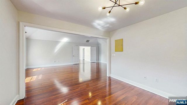 19 Hubbard Court, Allendale, NJ 07401