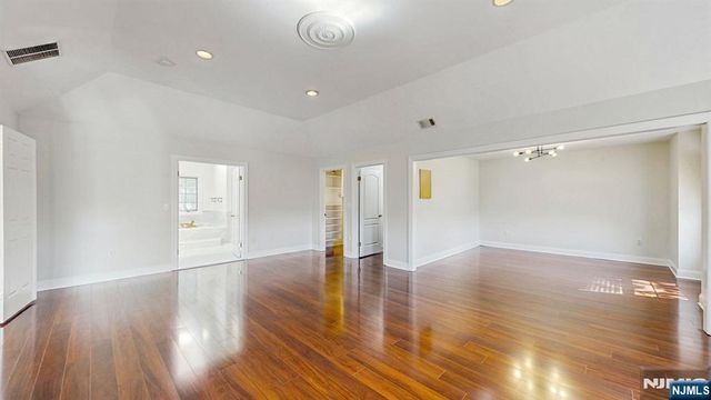 19 Hubbard Court, Allendale, NJ 07401
