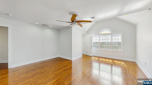 19 Hubbard Court, Allendale, NJ 07401