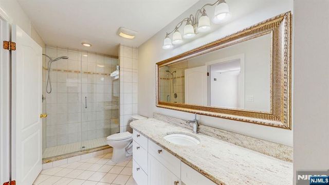 19 Hubbard Court, Allendale, NJ 07401