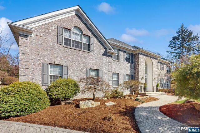 19 Hubbard Court, Allendale, NJ 07401