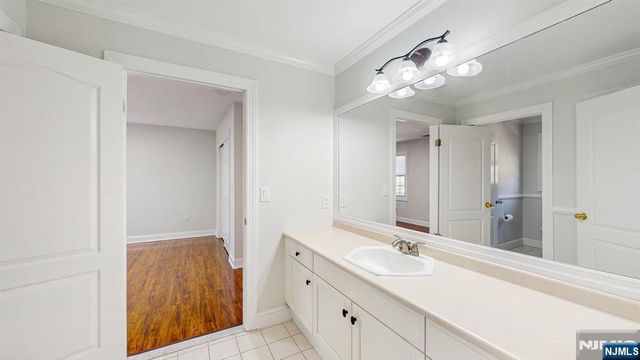 19 Hubbard Court, Allendale, NJ 07401