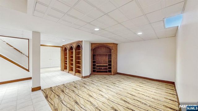 19 Hubbard Court, Allendale, NJ 07401