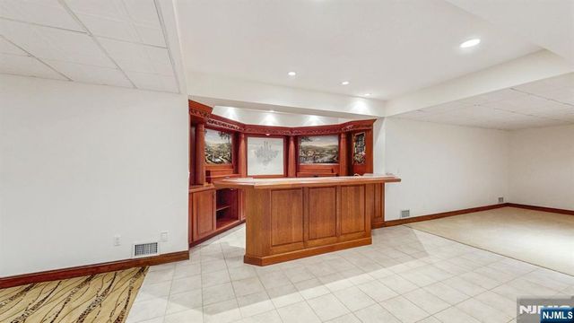 19 Hubbard Court, Allendale, NJ 07401