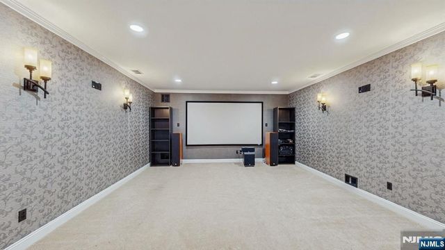 19 Hubbard Court, Allendale, NJ 07401
