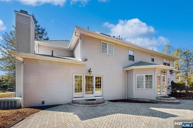 19 Hubbard Court, Allendale, NJ 07401