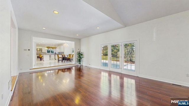 19 Hubbard Court, Allendale, NJ 07401