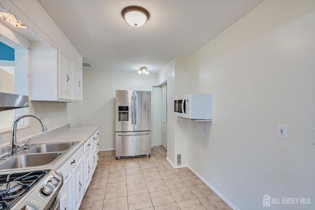 530 Wood Avenue, Iselin, NJ 08830