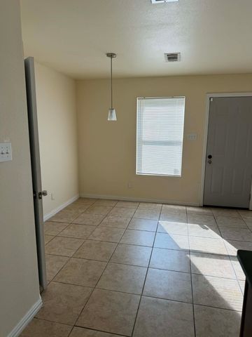 512 Bellevue Lane, Arlington, TX 76012