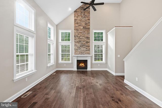 55 ISLAND CT, Easton, PA 18042