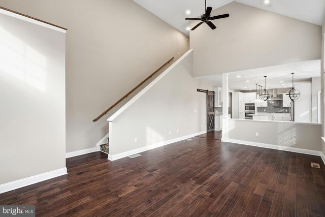 55 ISLAND CT, Easton, PA 18042