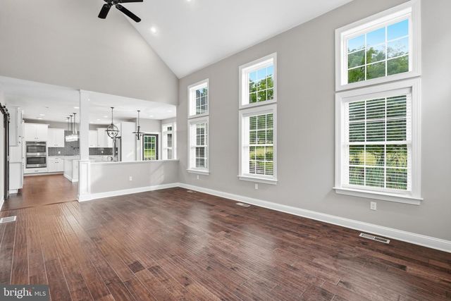 55 ISLAND CT, Easton, PA 18042