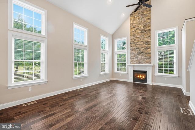 55 ISLAND CT, Easton, PA 18042
