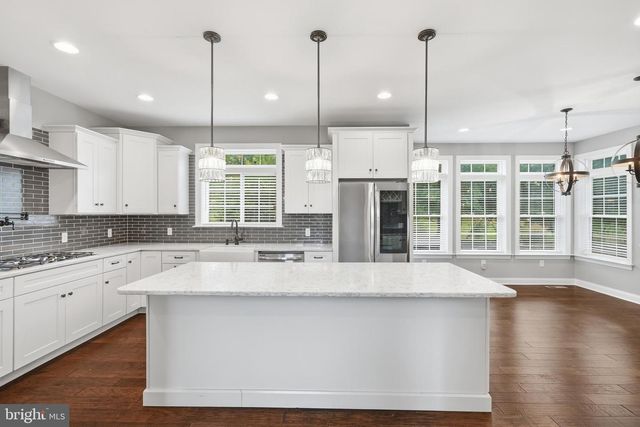 55 ISLAND CT, Easton, PA 18042