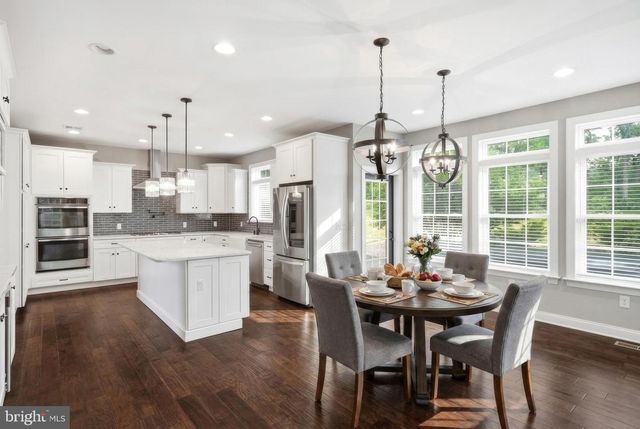 55 ISLAND CT, Easton, PA 18042