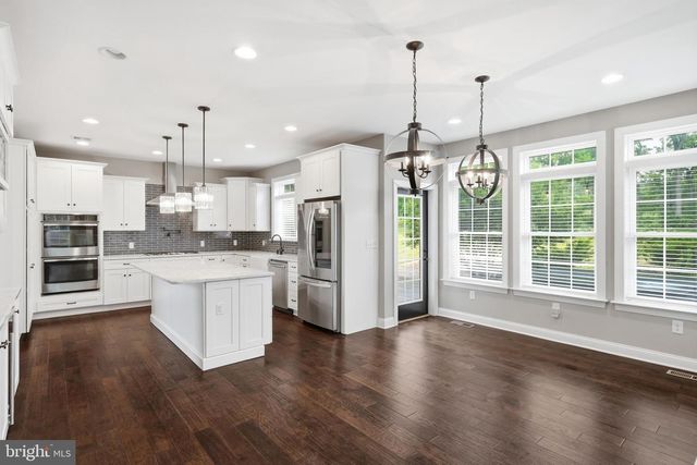 55 ISLAND CT, Easton, PA 18042