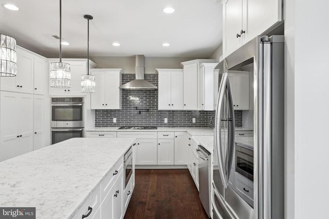 55 ISLAND CT, Easton, PA 18042