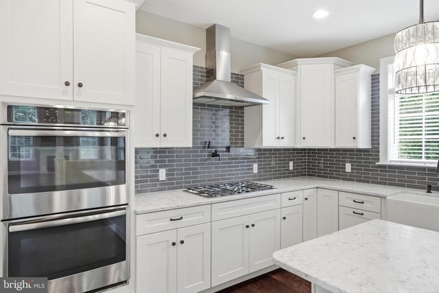 55 ISLAND CT, Easton, PA 18042
