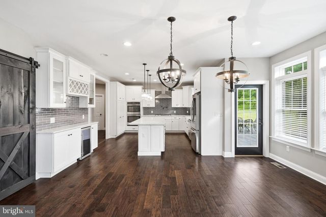 55 ISLAND CT, Easton, PA 18042