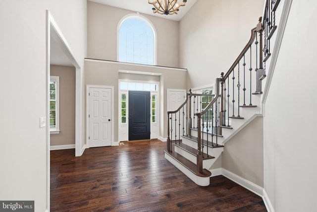 55 ISLAND CT, Easton, PA 18042