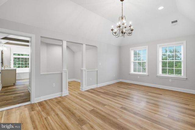55 ISLAND CT, Easton, PA 18042