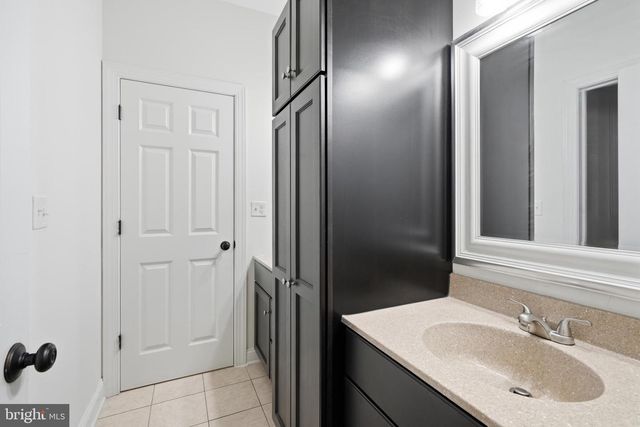 55 ISLAND CT, Easton, PA 18042