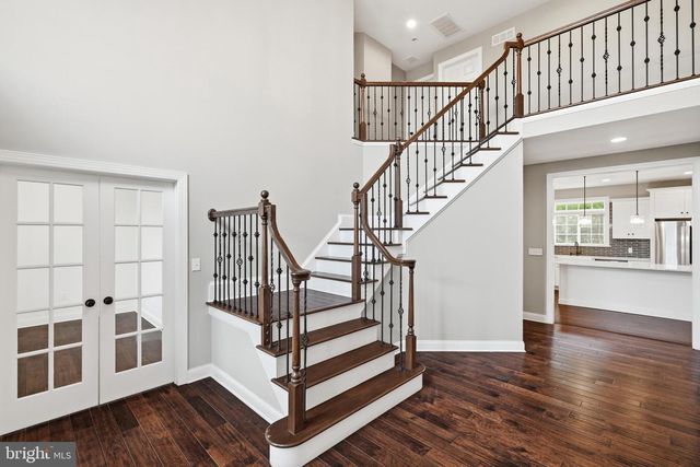 55 ISLAND CT, Easton, PA 18042