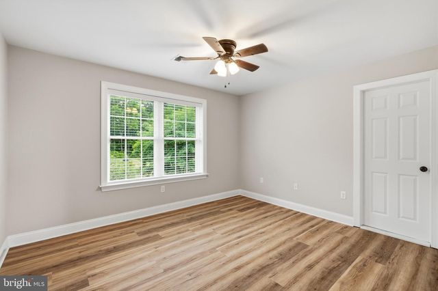55 ISLAND CT, Easton, PA 18042