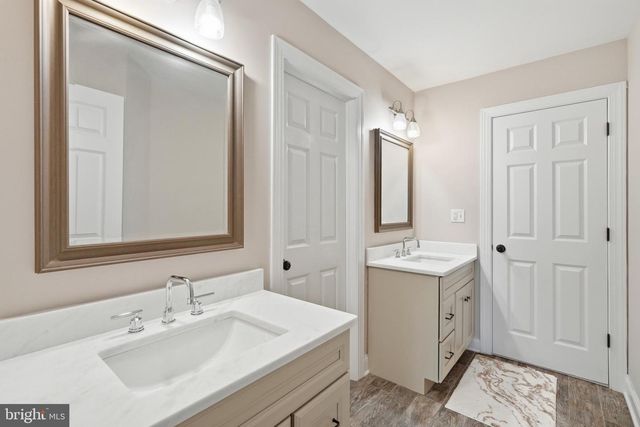 55 ISLAND CT, Easton, PA 18042