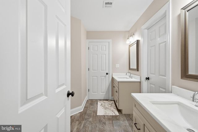 55 ISLAND CT, Easton, PA 18042