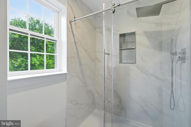 55 ISLAND CT, Easton, PA 18042