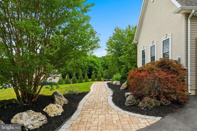 55 ISLAND CT, Easton, PA 18042