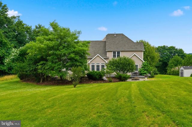 55 ISLAND CT, Easton, PA 18042