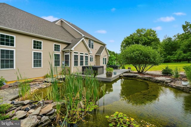 55 ISLAND CT, Easton, PA 18042