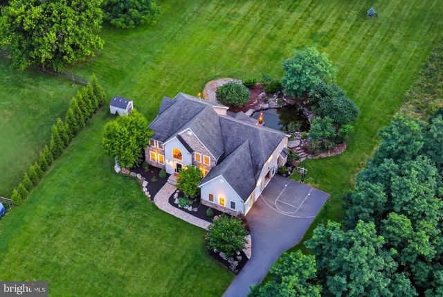 55 ISLAND CT, Easton, PA 18042