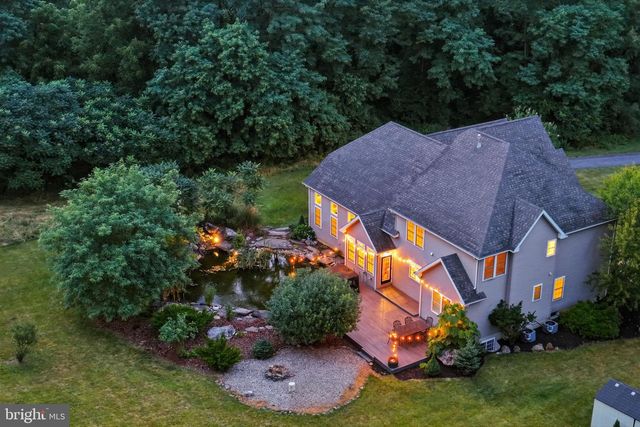 55 ISLAND CT, Easton, PA 18042
