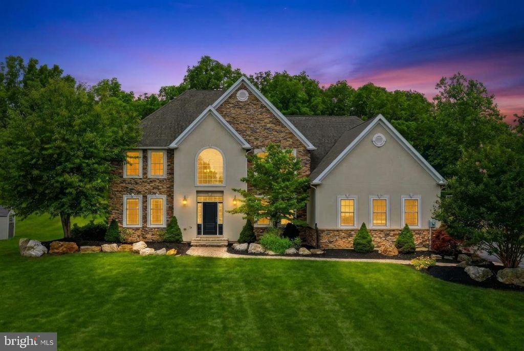 55 ISLAND CT, Easton, PA 18042