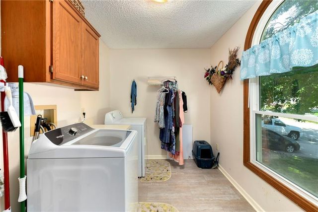 1204 NE Hunters Road, Blue Springs, MO 64014