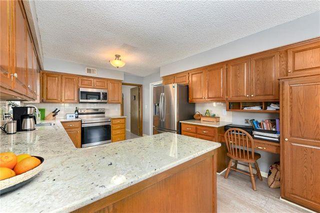 1204 NE Hunters Road, Blue Springs, MO 64014