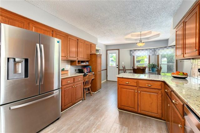 1204 NE Hunters Road, Blue Springs, MO 64014