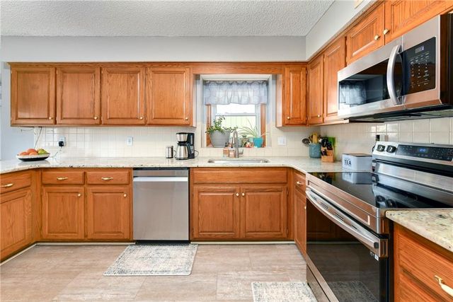 1204 NE Hunters Road, Blue Springs, MO 64014