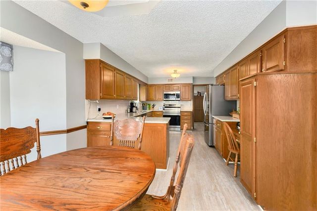 1204 NE Hunters Road, Blue Springs, MO 64014