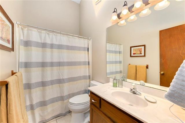 1204 NE Hunters Road, Blue Springs, MO 64014